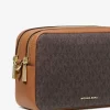 Τσάντα χιαστί Bryant Medium Signature Logo Camera με λογότυπο και στάμπα Τσάντα χιαστί Bryant Medium Signature Logo Camera με λογότυπο και στάμπα