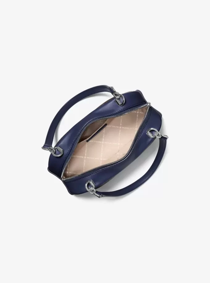 Μικρή τσάντα ώμου με λογότυπο Cecily Signature Μικρή τσάντα ώμου με λογότυπο Cecily Signature