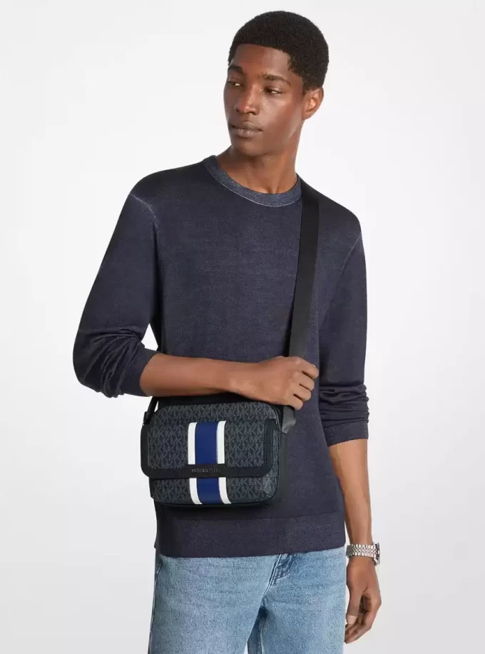 Τσάντα χιαστί για φωτογραφική μηχανή Cooper Medium Signature Logo Stripe Τσάντα χιαστί για φωτογραφική μηχανή Cooper Medium Signature Logo Stripe