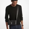 Μικρή δερμάτινη τσάντα χιαστί Cyrus με βοτσαλωτή επένδυση Μικρή δερμάτινη τσάντα χιαστί Cyrus με βοτσαλωτή επένδυση