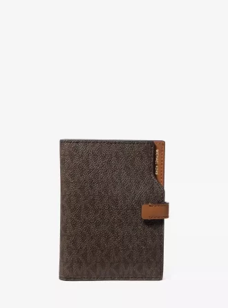Πορτοφόλι Jet Set Signature Logo Passport με λογότυπο