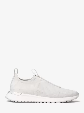 Αθλητικό slip-on με ανάγλυφο λογότυπο Bodie και ελαστικό πλεκτό τελείωμα